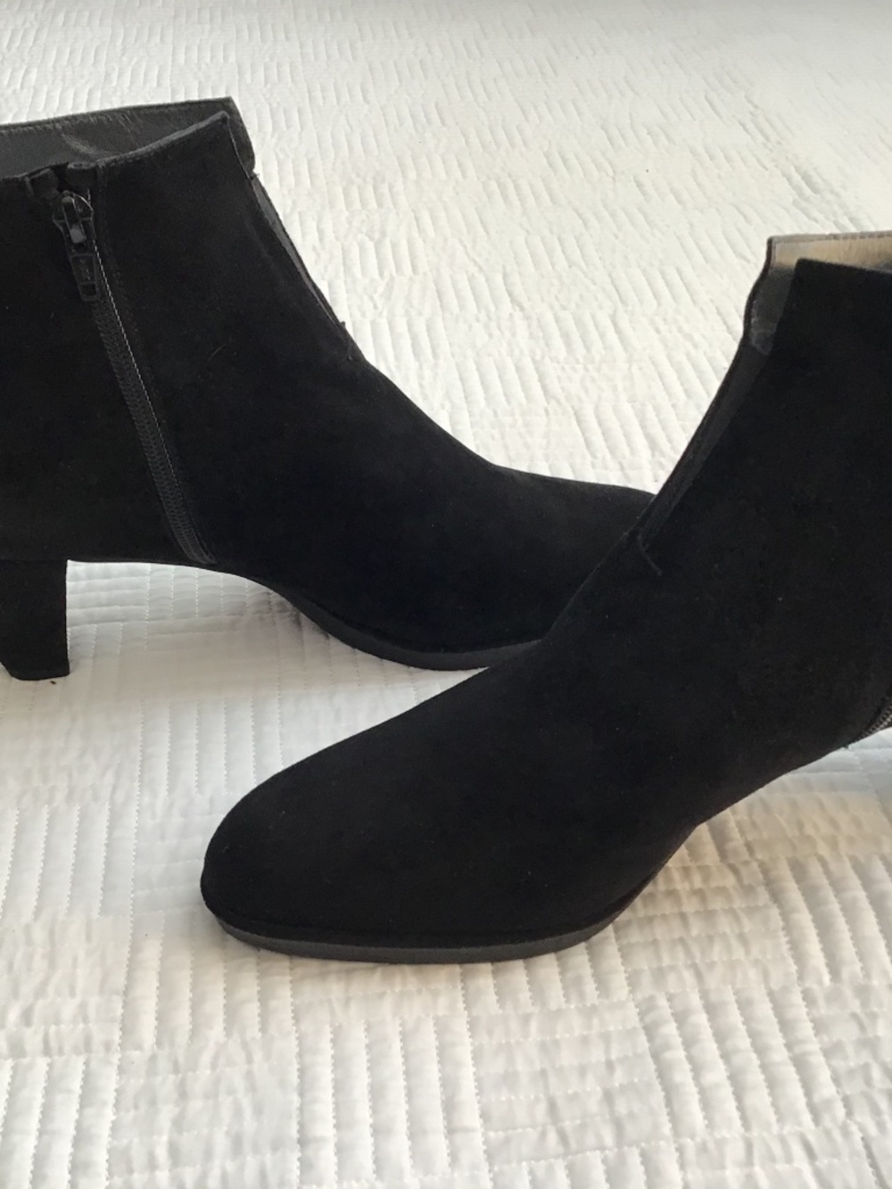 New in Box $435 Stuart Weitzman Boots 9